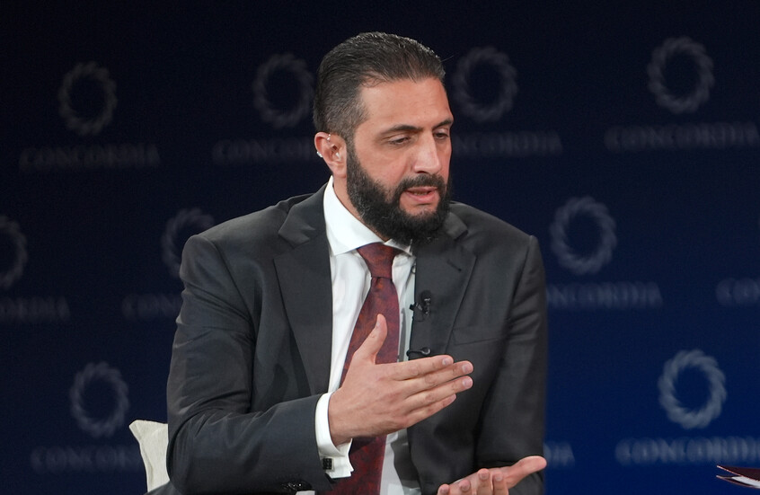 الشرع يصل إلى البيت الأبيض للقاء ترامب