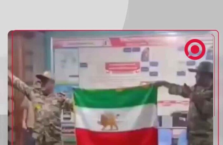 إيران تعتقل شخصين ارتديا زي جيشها وحملا علم النظام الملكي السابق في مترو طهران