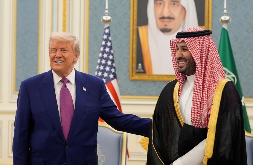 "بوليتيكو": ترامب يتجاهل "MAGA" ويستعد لتعميق التزام واشنطن تجاه السعودية