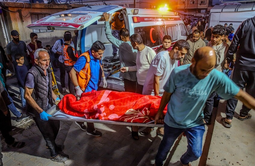 قصف إسرائيلي يوقع قتلى وجرحى ويزيد الأعباء الإنسانية في قطاع غزة (صور)