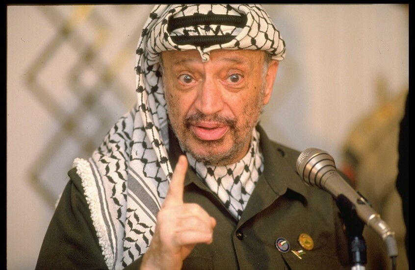 الداية يكشف لأول مرة: عرفات اغتيل بالسم عبر الدواء ومقربون متورطون (فيديو)
