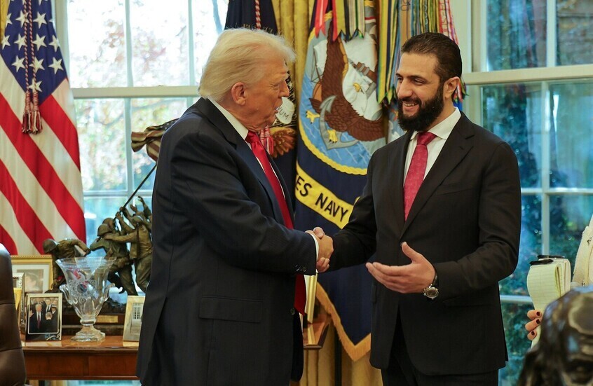 "ستكون قائدا عظيما".. الشرع يتسلم رسالة من ترامب (صور)