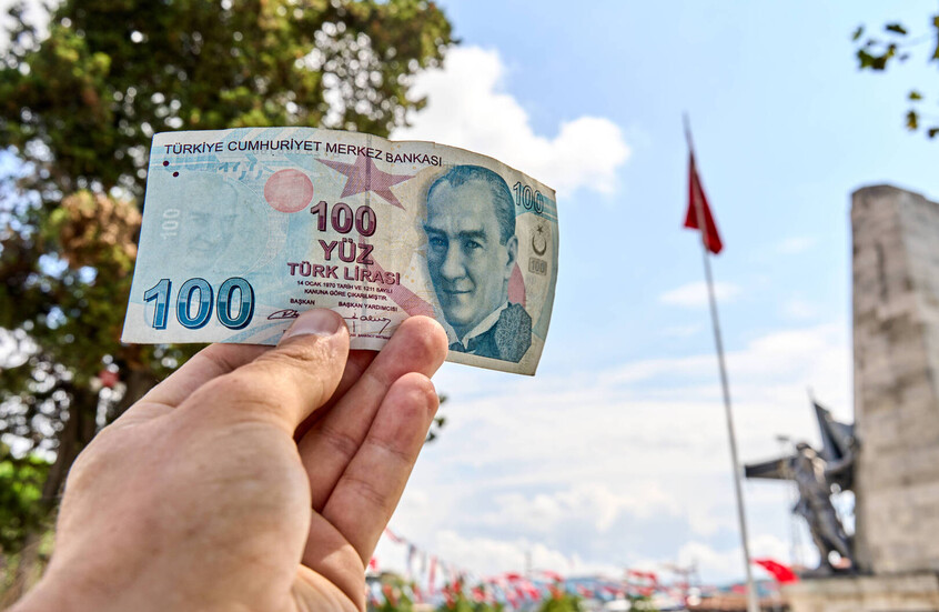 البنك المركزي التركي يخفض سعر الفائدة إلى 38%
