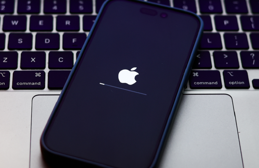 حدّث "آيفون" الآن.. آبل تطلق iOS 26.2 لتعديل تصميم جدلي بعد موجة انتقادات