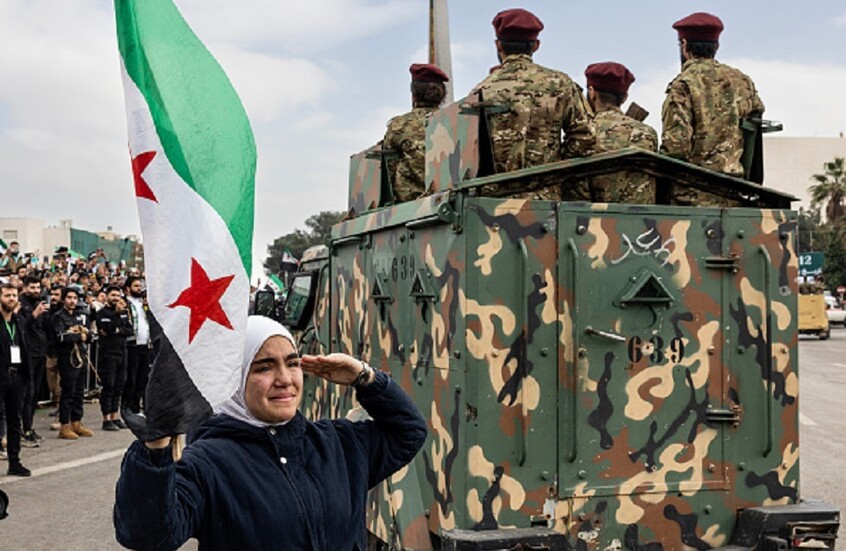 ماذا وراء العقوبات البريطانية الجديدة على الشخصيات المرتبطة بالأسد وقياديين في الجيش السوري الحالي؟