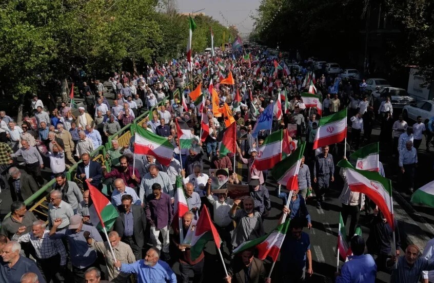 احتجاجات في طهران على خلفية تدهور قيمة الريال الإيراني
