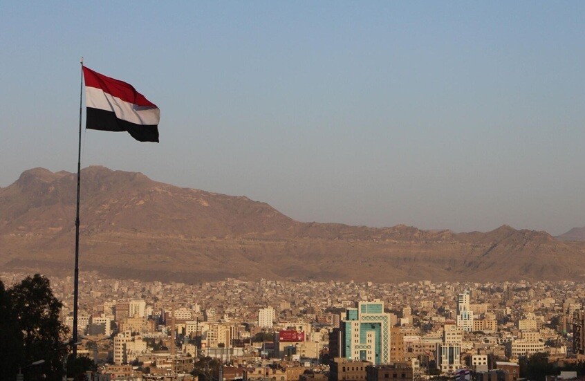 القوات الحكومية اليمنية تعلن السيطرة على معسكر استراتيجي في حضرموت (فيديوهات)