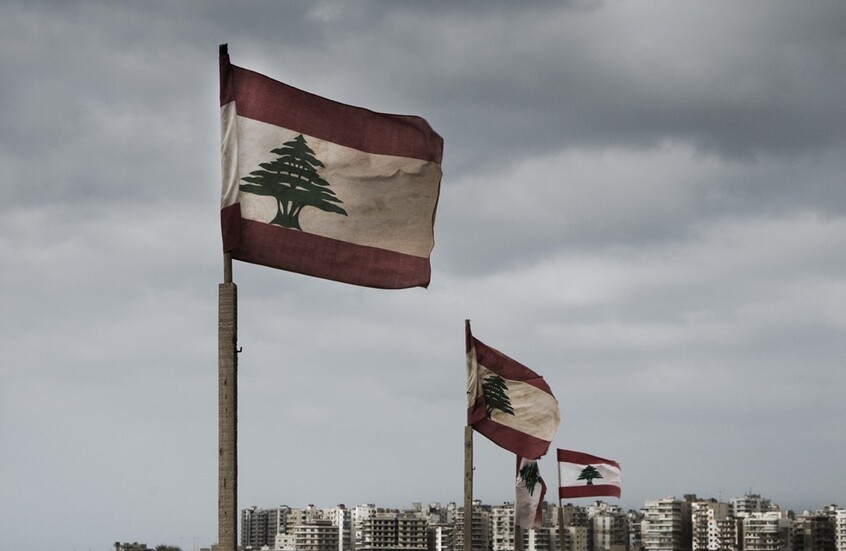 طائرة إسرائيلية مسيّرة تسقط في جنوب لبنان وغارة تستهدف سيارة في النبطية (فيديوهات)