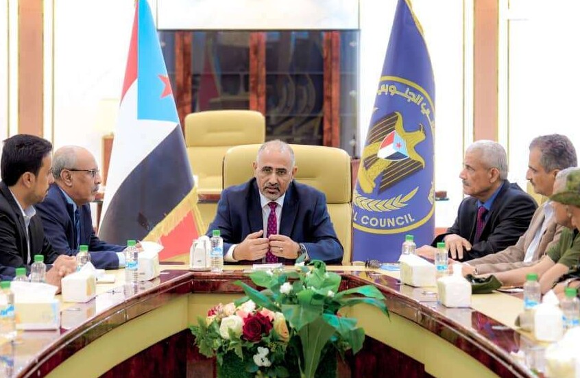اليمن.. صحيفة سعودية تكشف تفاصيل هروب رئيس المجلس الانتقالي الجنوبي عيدروس الزبيدي