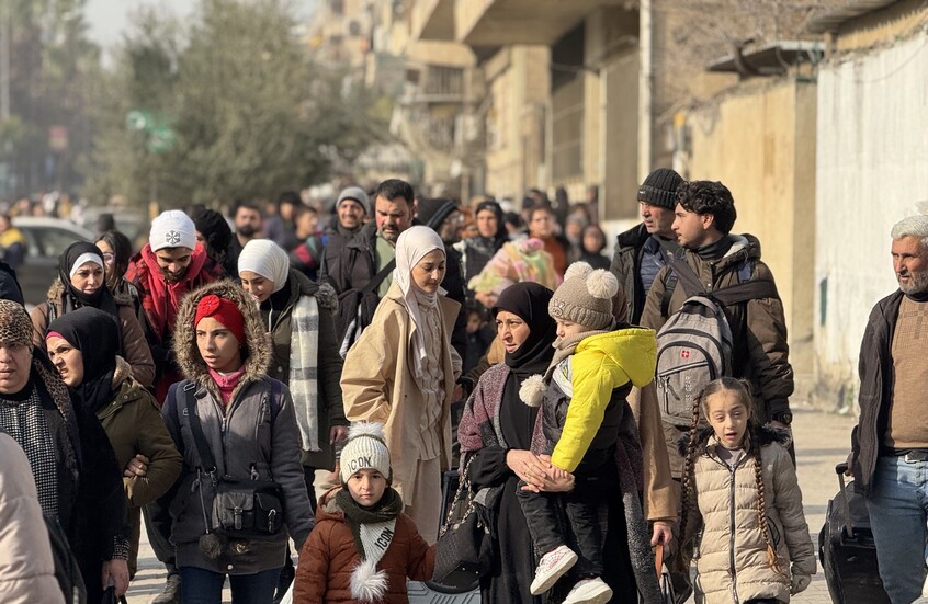 ماكرون يتصل بالشرع.. الأكراد يحذرون من "مجزرة" في حي الشيخ مقصود