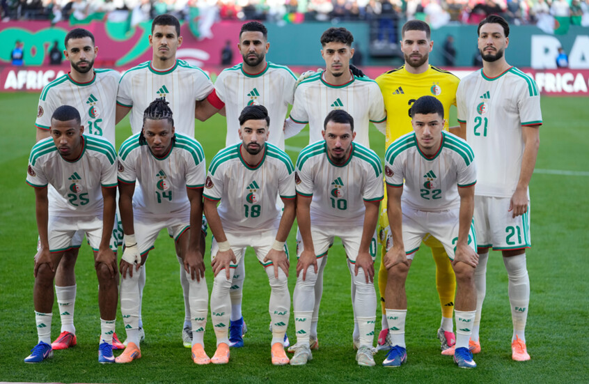 "الكاف" يعلن رسميا عن حكم مباراة الجزائر ضد نيجيريا