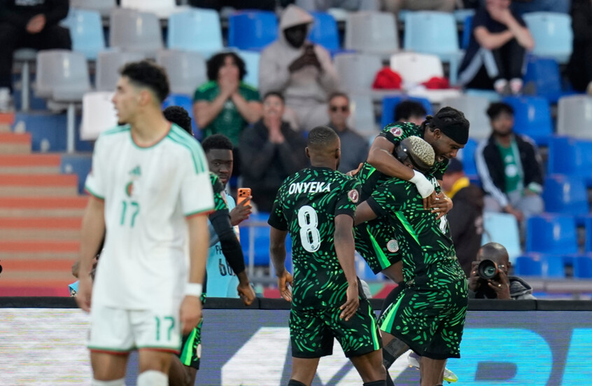 نيجيريا تطيح بالجزائر وتضرب موعدا ناريا مع المغرب في نصف نهائي كأس إفريقيا (فيديو)