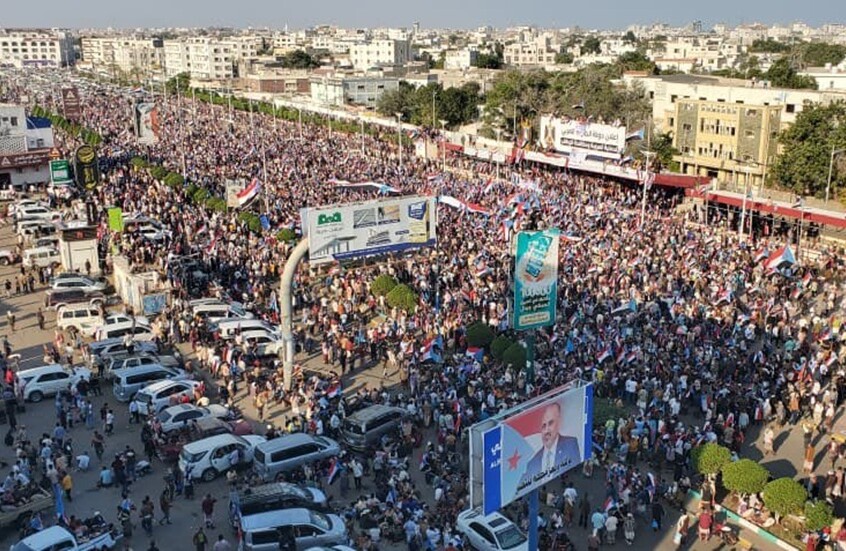 اليمن.. مليونية في عدن دعما للانتقالي والزبيدي والجمعية الوطنية تنفي حل المجلس وتتهم الرياض بالضغط