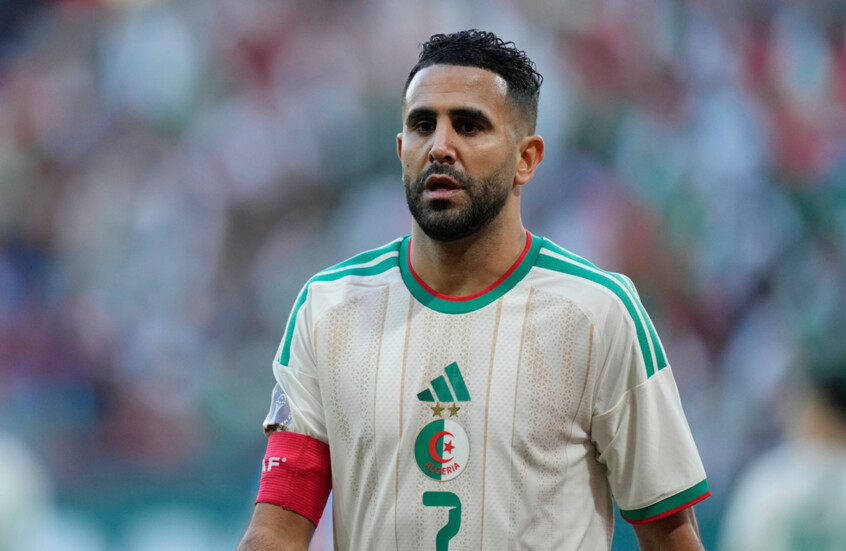 هل تسبب الحكم في إقصاء الجزائر من كأس إفريقيا؟.. رياض محرز ينهي الجدل بتصريح حاسم
