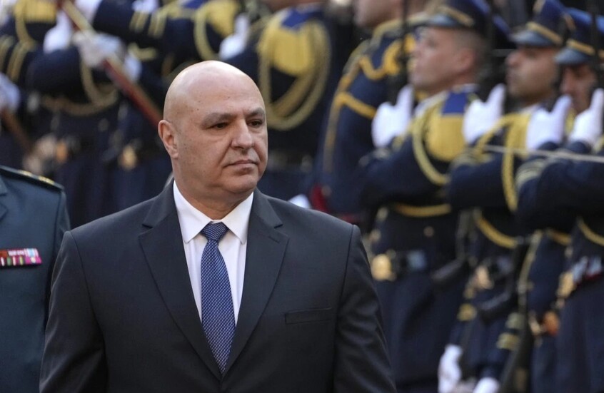 الرئيس جوزيف عون يحسم الجدل بشأن وجود ضباط كبار من نظام الأسد في لبنان (فيديو)