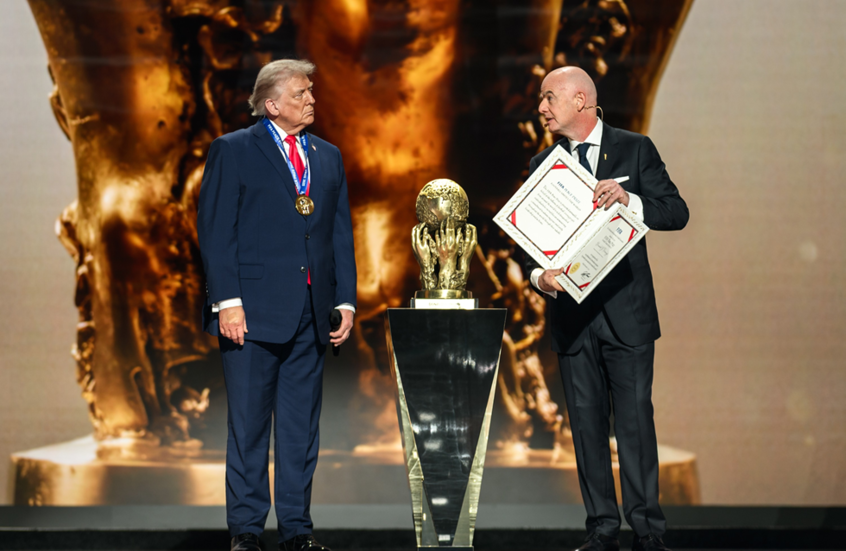 سياسي فرنسي يطالب "الفيفا" باستبعاد الولايات المتحدة من استضافة كأس العالم 2026