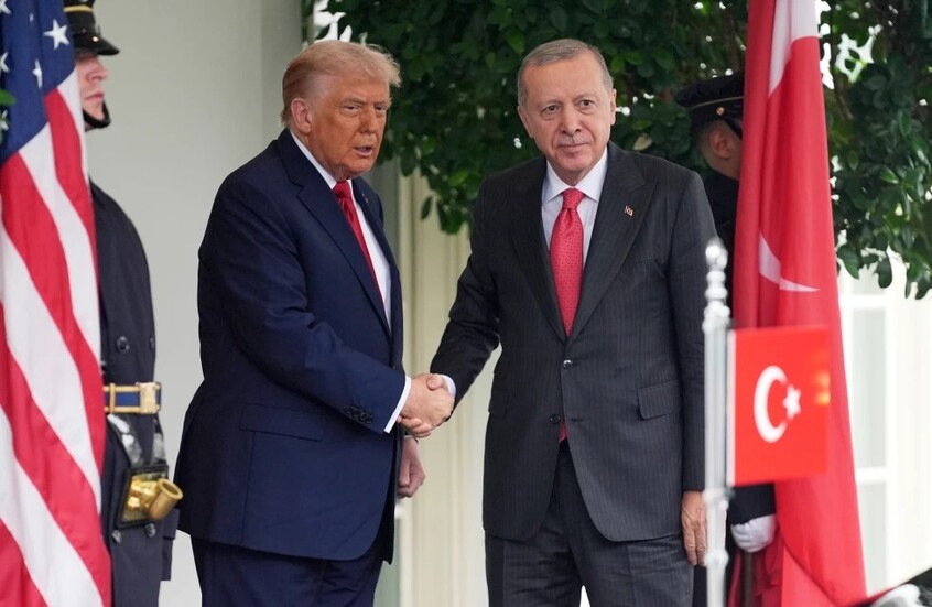 أردوغان يشدد في اتصال مع ترامب على ضرورة وقف إطلاق النار وتطبيق اتفاق الدمج في سوريا