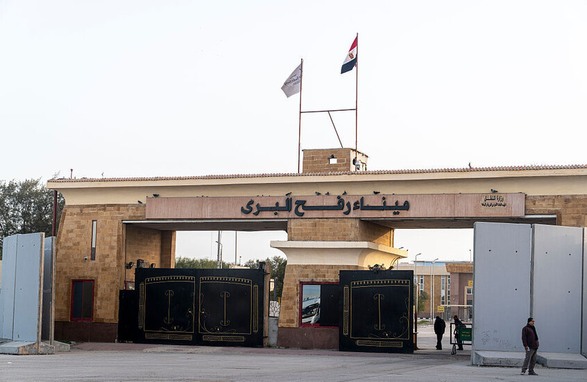 "هآرتس": الجيش الإسرائيلي أنهى استعداداته لفتح معبر رفح