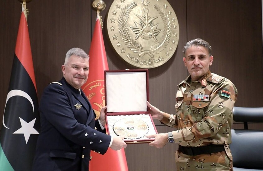 رئيس الأركان الليبي يبحث مع قائد الأسطول الفرنسي بالمتوسط التنسيق بين المؤسستين العسكريتين (صور)
