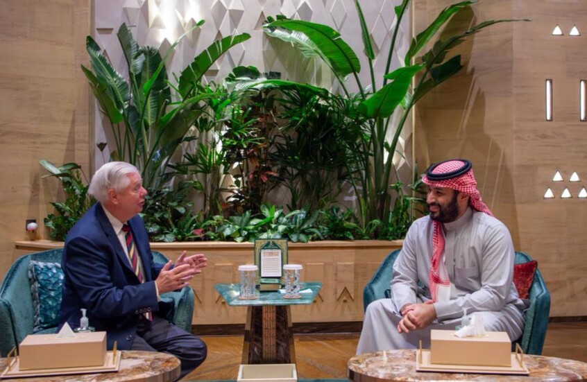 ولي العهد السعودي يستقبل السيناتور الأمريكي ليندسي غراهام والوفد المرافق له