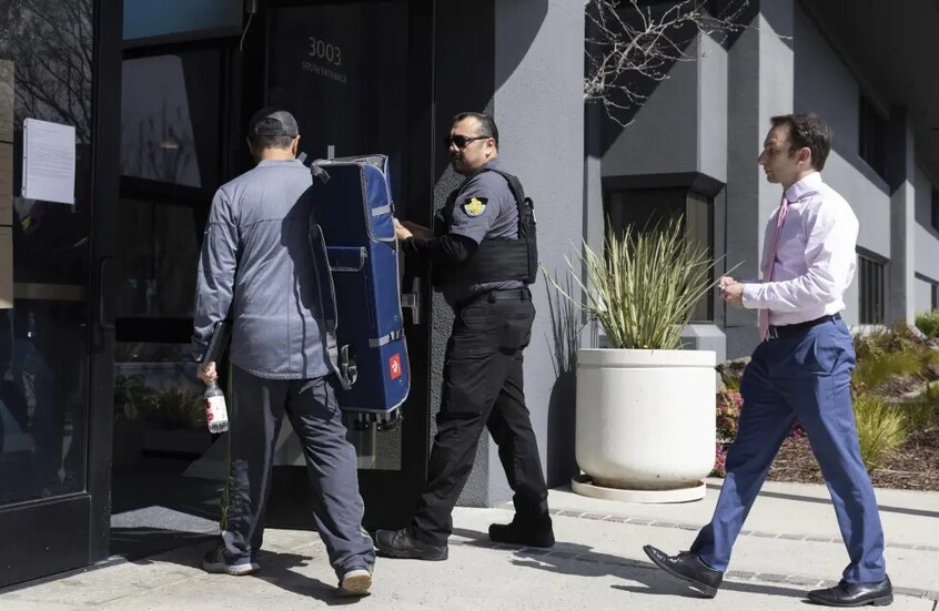 اتهام 3 مهندسين من "وادي السيليكون" بسرقة أسرار تجارية من شركة غوغل وإرسال بيانات إلى إيران