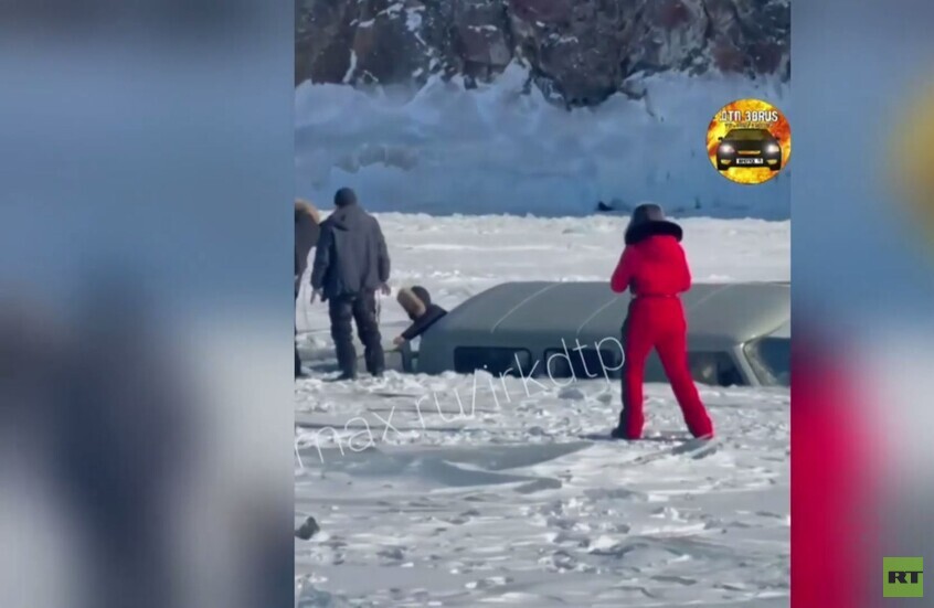 روسيا.. غرق حافلة سياحية في بحيرة بايكال