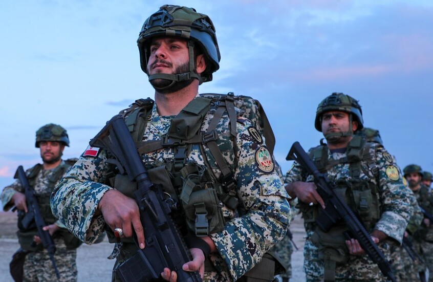 "وول ستريت جورنال": إسرائيل تخترق تطبيقا إيرانيا رسميا وتحث الجنود على الانشقاق
