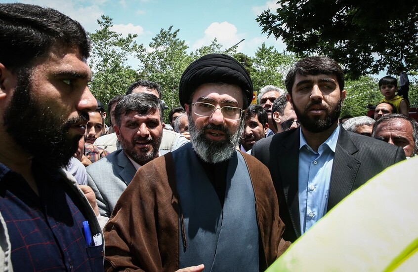 عضو بمجلس خبراء القيادة الإيراني: توافق أغلبية أعضاء المجلس على اختيار مجتبى خامنئي مرشدا جديدا