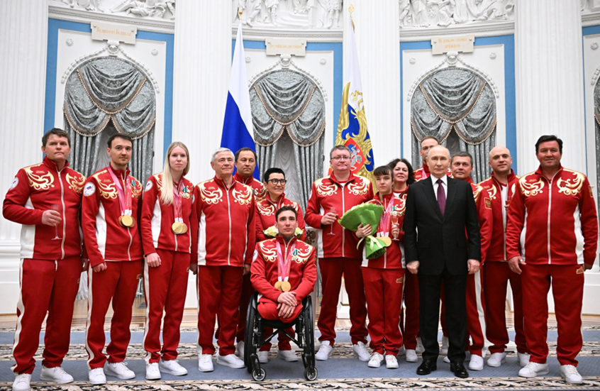 بوتين يستقبل في الكرملين الأبطال الروس في بارالمبياد 2026