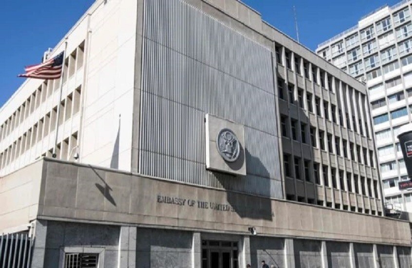 السفارة الأمريكية تنظم مغادرة رعاياها على نفقتهم الخاصة بالحافلات من إسرائيل عبر الأردن