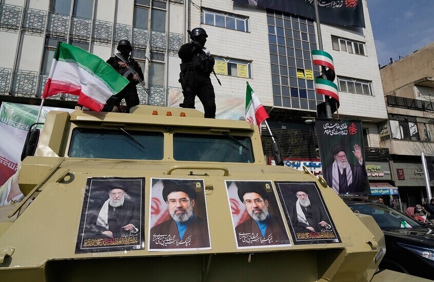 إيران: تنفيذ حكم الإعدام في شخص أضرم النار بموقع عسكري