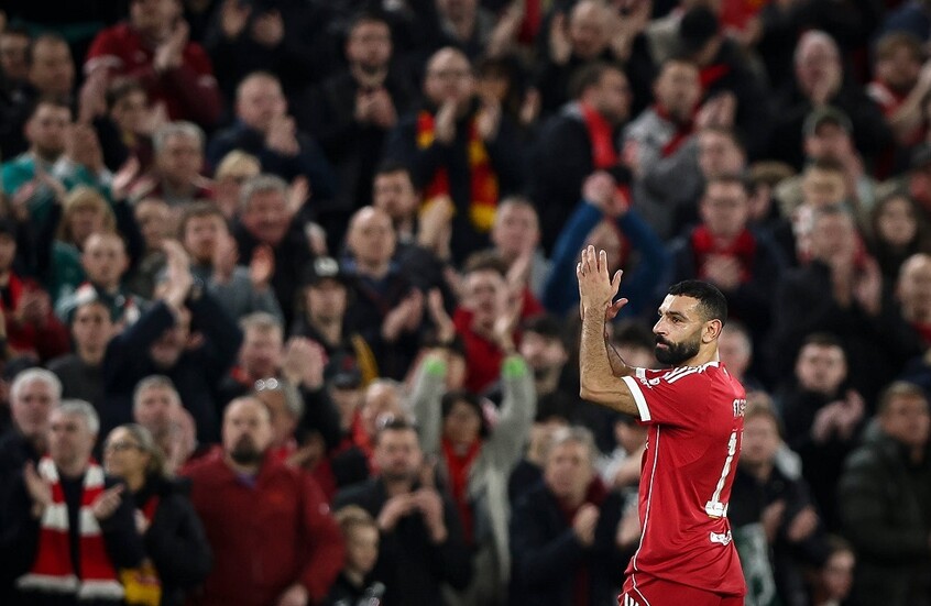 "العدو اللدود" يتغنى.. كاراغر يودع محمد صلاح بكلمات مؤثرة