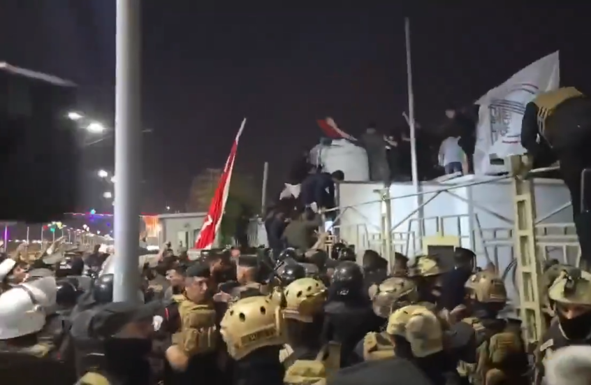 العراق.. اقتحام القنصلية الكويتية بالبصرة احتجاجا على قصف صاروخي انطلق من الكويت وأسفر عن مقتل عائلة