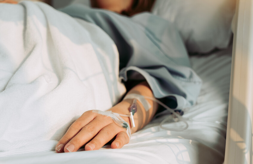 سابقة عالمية: علاج واحد يشفي امرأة من 3 أمراض مناعية مميتة بعد عقد من المعاناة