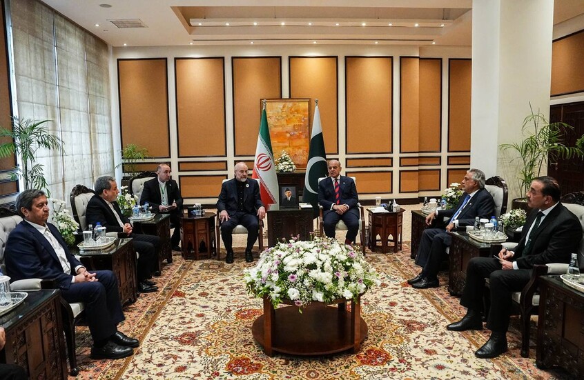 رئيس الوزراء الباكستاني يلتقي الوفدين الأمريكي والإيراني