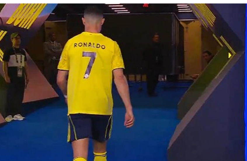 مدرب النصر السعودي يوضح سبب مغادرة رونالدو الملعب قبل نهاية مباراة الاتفاق