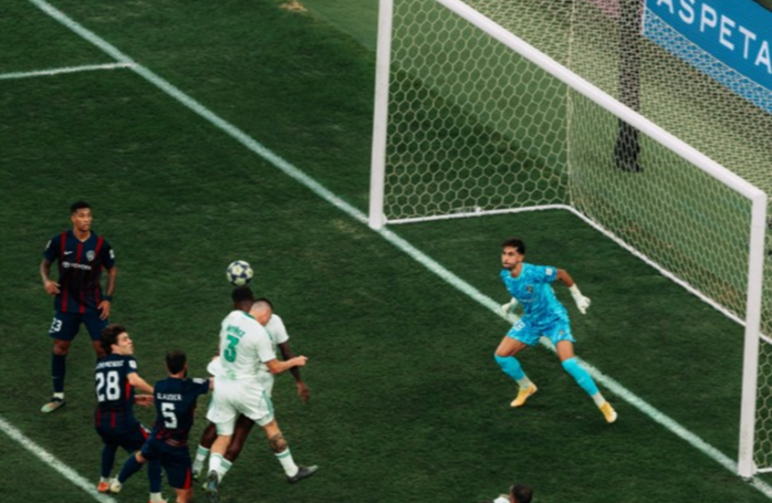 الأهلي السعودي بعشرة لاعبين يتخطى جوهر دار التعظيم ويبلغ نصف نهائي دوري أبطال آسيا للنخبة