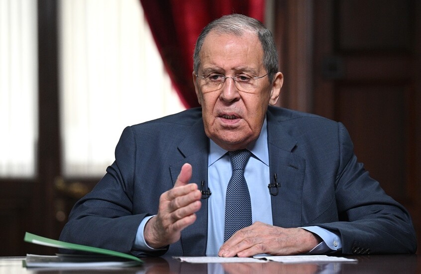 لافروف: من جديد يتم دفع أوروبا إلى "مسار التفوق العرقي"