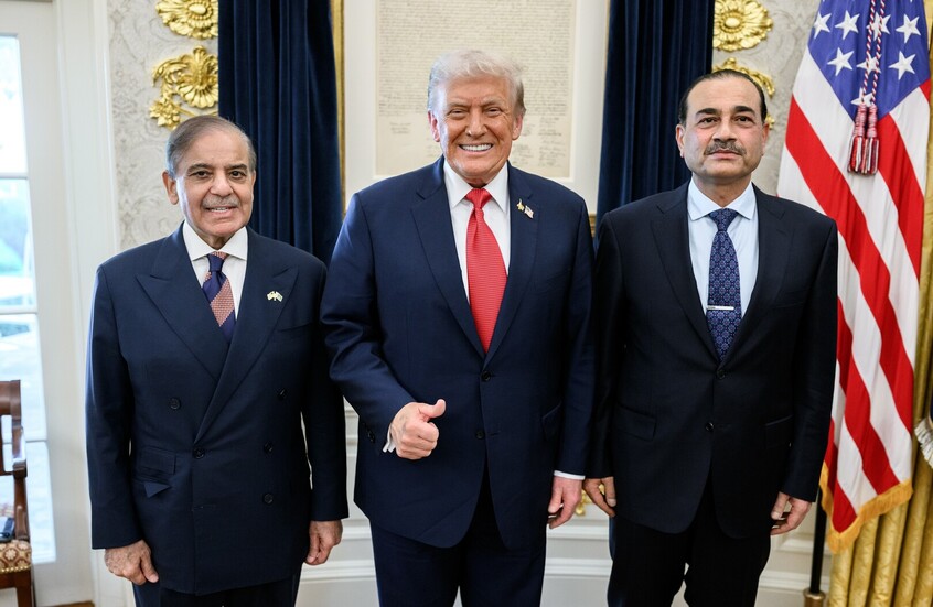 "رويترز" تكشف رد ترامب على نصيحة من قائد الجيش الباكستاني بشأن مضيق هرمز