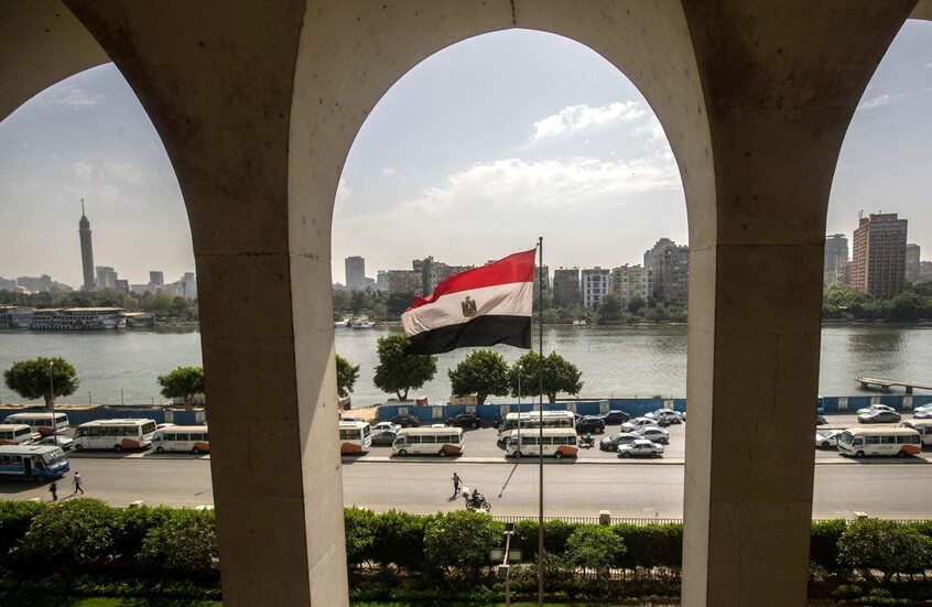 بتوجيهات رئاسية.. مصر تعلن عن اتصالات مكثفة مع دول خليجية وقوى إقليمية 