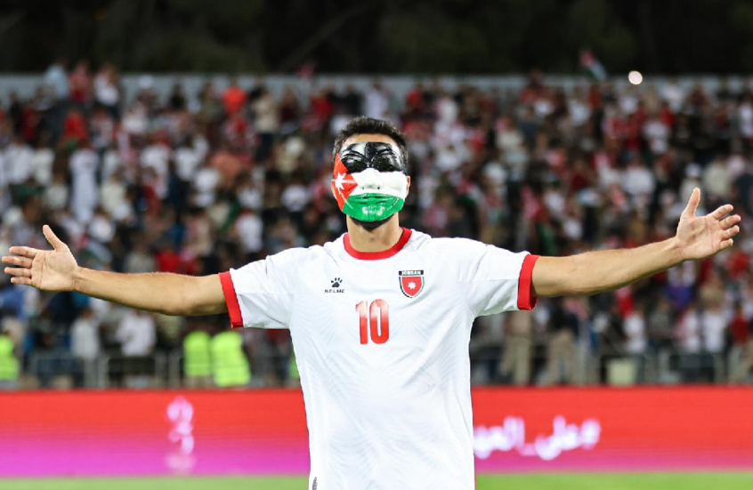 الأردني موسى التعمري يرد على تصريح "مستفز" لمدرب جزائري بشأن مواجهة كأس العالم 2026