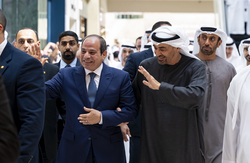 جولة بالمول وجلسة غداء.. مشاهد للسيسي وبن زايد في أبو ظبي تثير تفاعلا