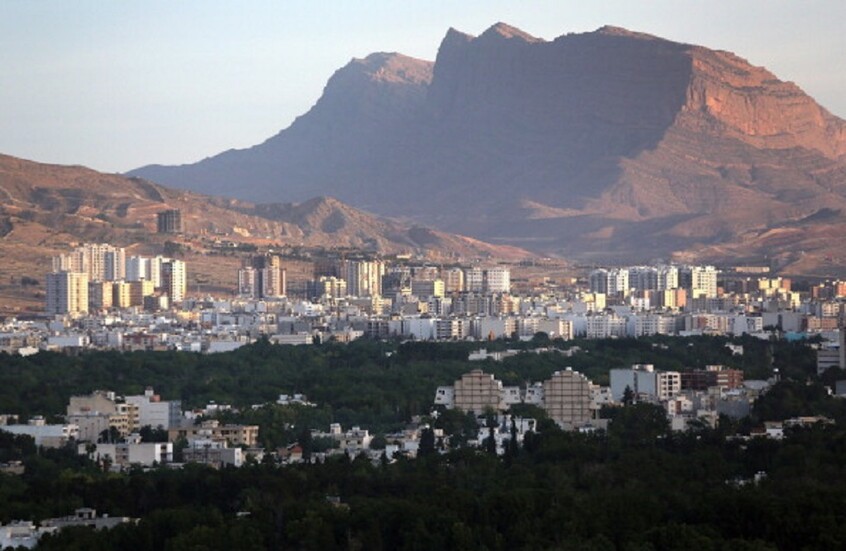 إيران.. انفجار يدمر مبنى سكنيا في مدينة أراك