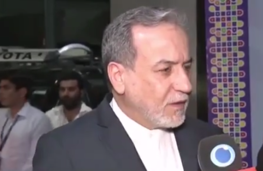 عراقجي: مضيق هرمز مفتوح أمام الملاحة التجارية