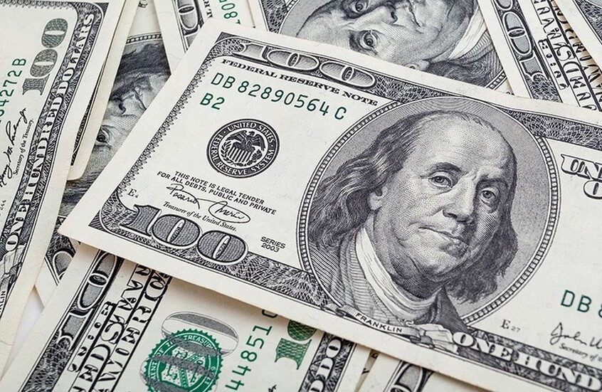 الدولار يتخطى 53 جنيها في البنوك المصرية وسط تصاعد التوترات الجيوسياسية