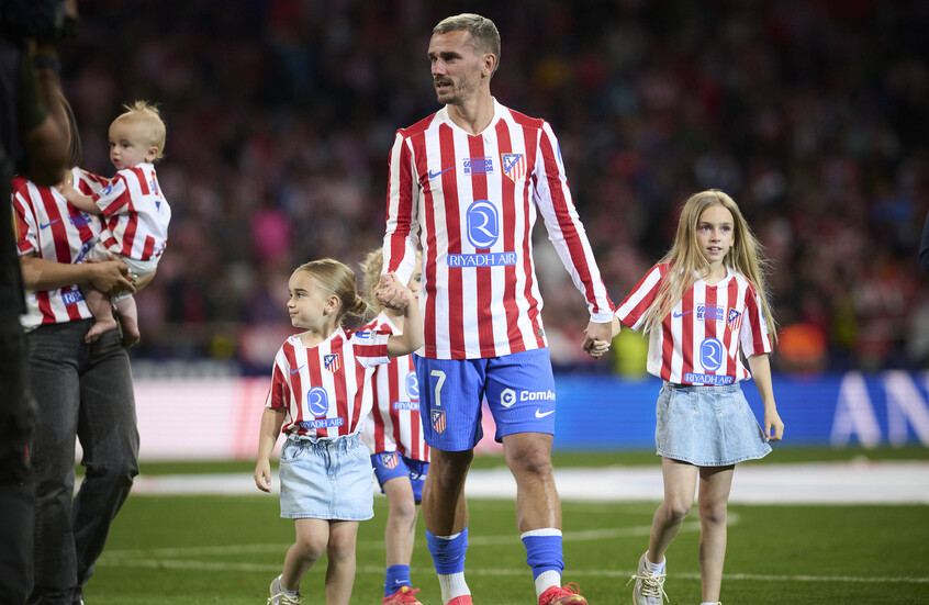 غريزمان يعتذر باكيا لجماهير أتلتيكو: الرحيل إلى برشلونة كان خطأ عمري
