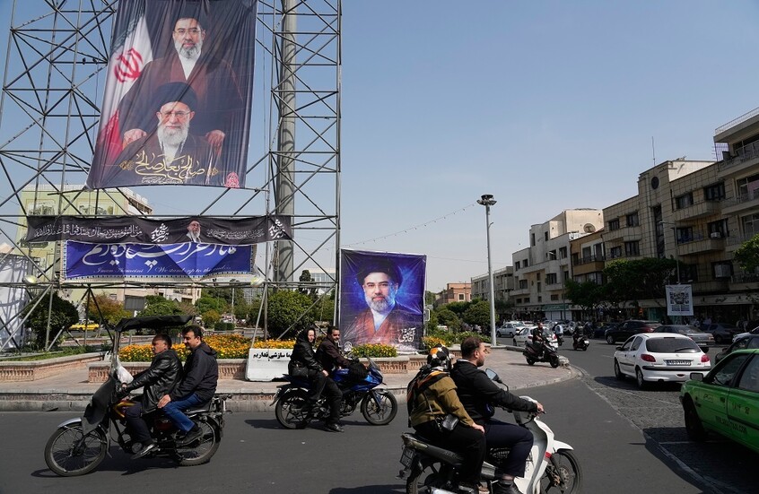 "تسنيم": إيران سلمت نصا جديدا من 14 بندا لواشنطن عبر وسيط باكستاني