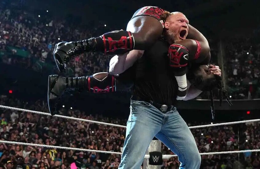 ليلة مشتعلة في WWE.. بروك ليسنر ينتقم من جاكوب فاتو (فيديو)