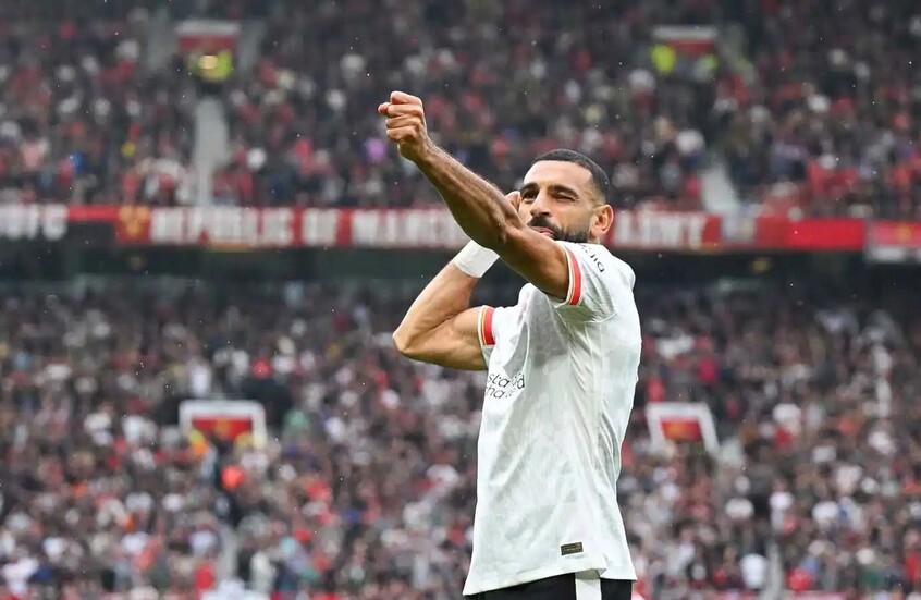 بصورة غامضة.. محمد صلاح يثير جدلا جديدا (صورة)