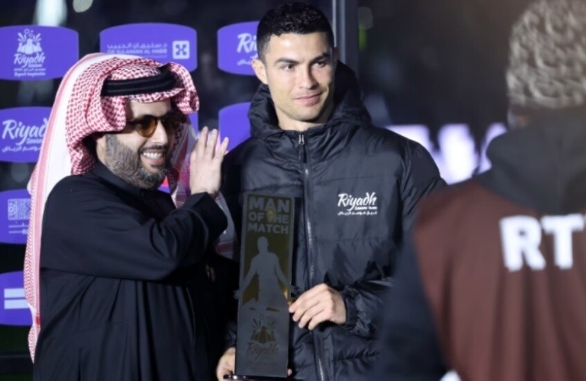 "الجوال مسروق".. تعليق طريف من تركي آل الشيخ على تتويج النصر
